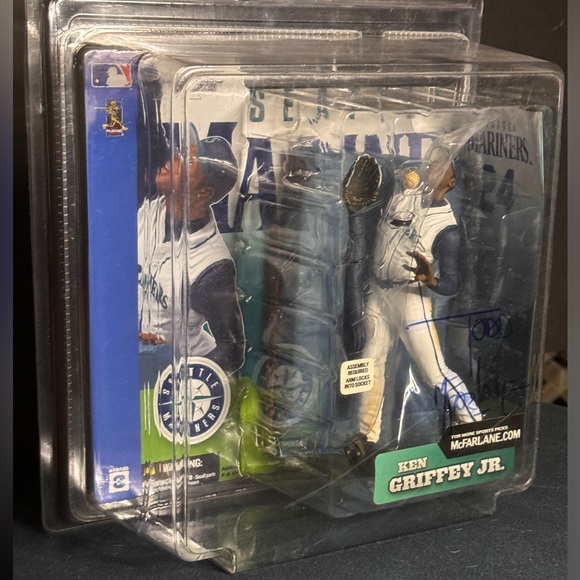 McFarlane series 3 Ken Griffey Jr of the Seatlle Mariners - Picture 2 of 5